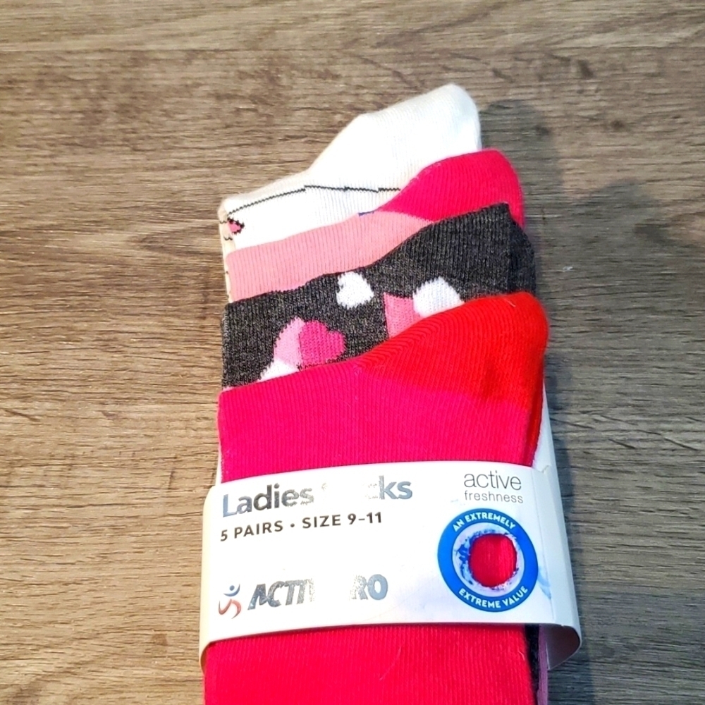 ♥️ NWT SET OF HEART SOCKS